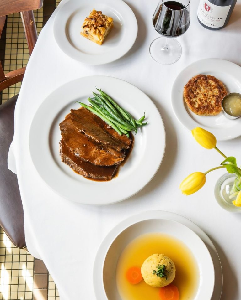 Your Guide to Living in Chicago, IL: Top Restaurants Minutes From Eugene Terrace on the Park